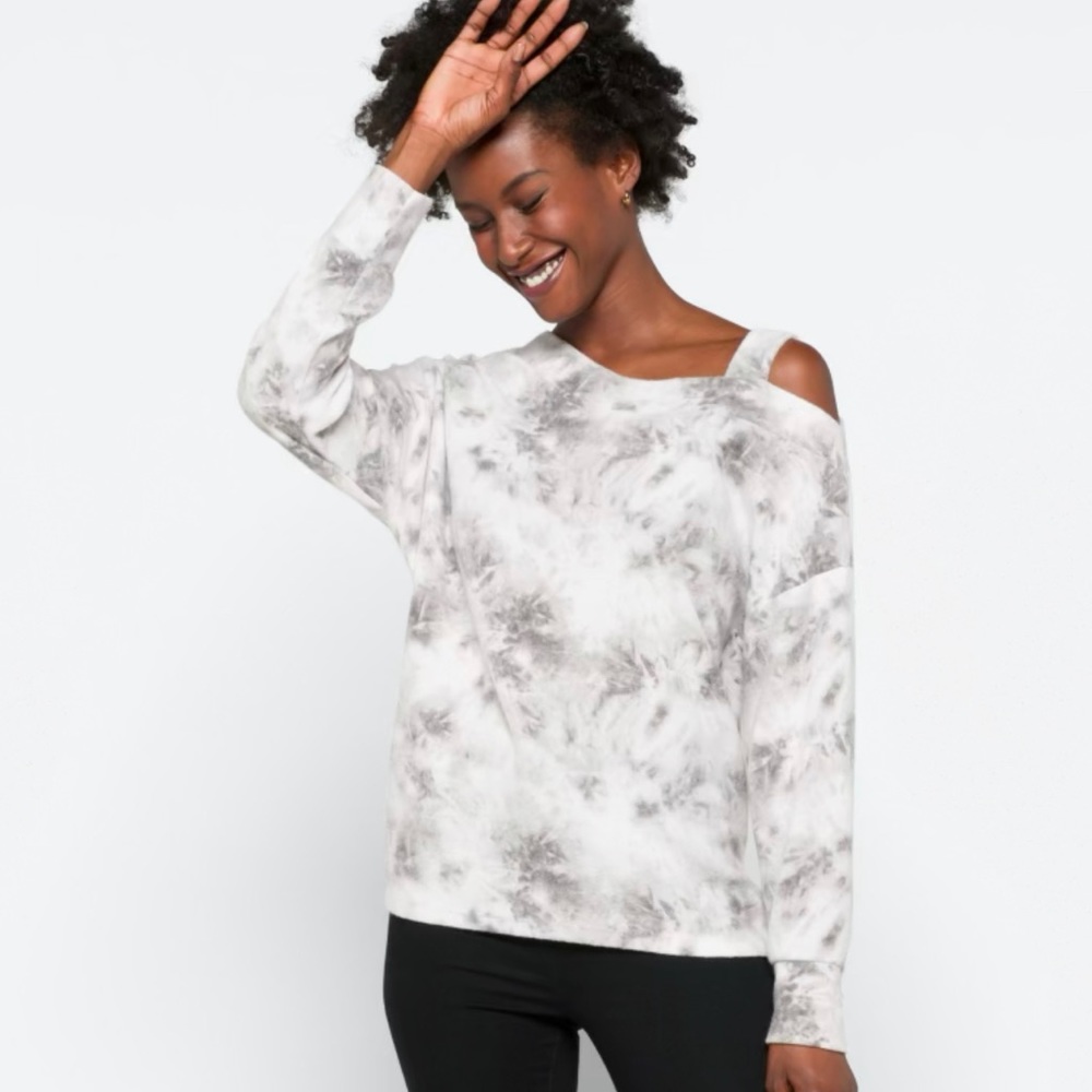 Kaileigh Sylvia Open Shoulder Knit Top